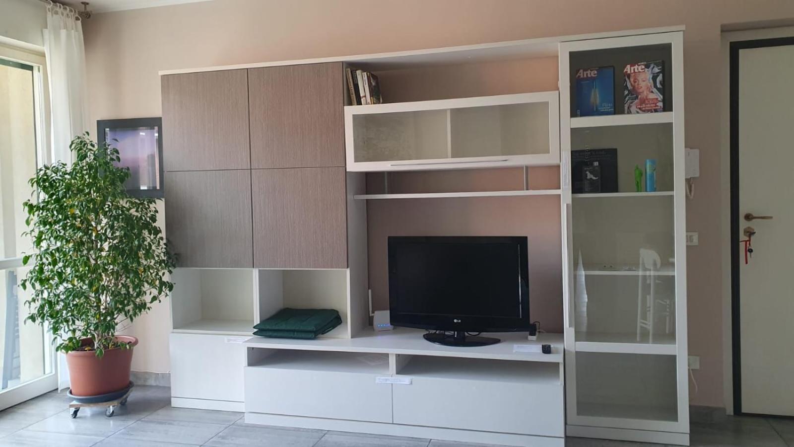 Casa Vacanze Matilde Gavirate Zewnętrze zdjęcie